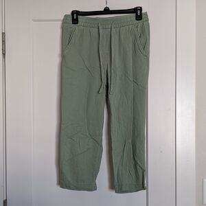 GAP Pull On Woven Capris